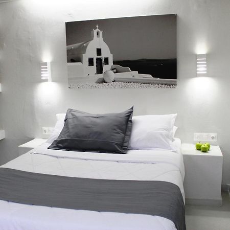 Happy Fish Rooms- Beachfront Perissa  Exterior foto